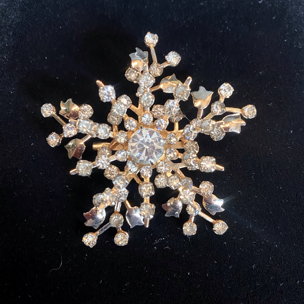 Vintage Gold Tone Rhinestone Starburst Brooch